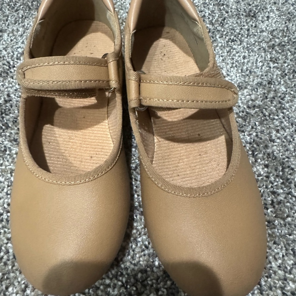 Classic Tan Kids tap Shoes - Picture 2 of 3
